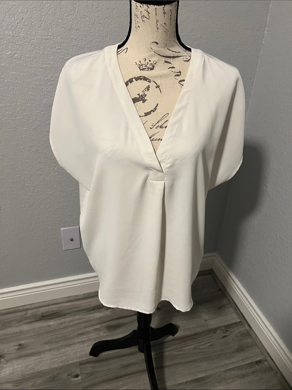 Ann Taylor White V-Neck Relaxed Blouse